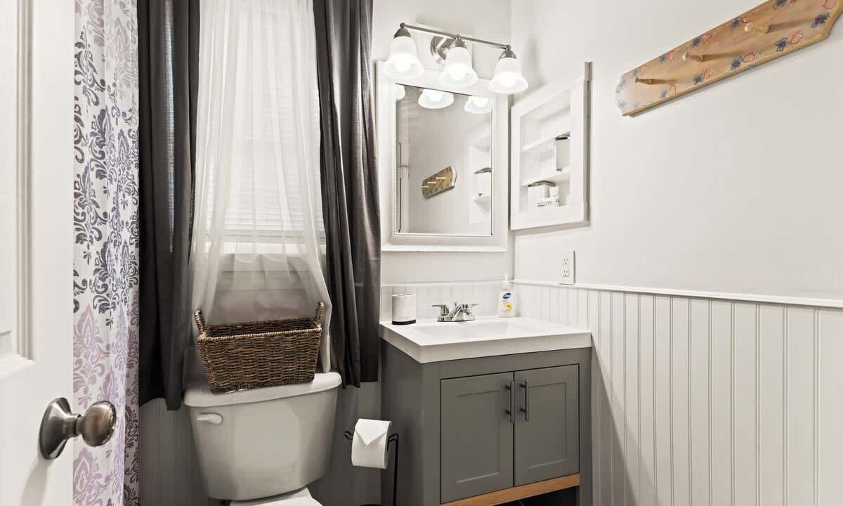 Photo of Bathroom in Country Club Estates