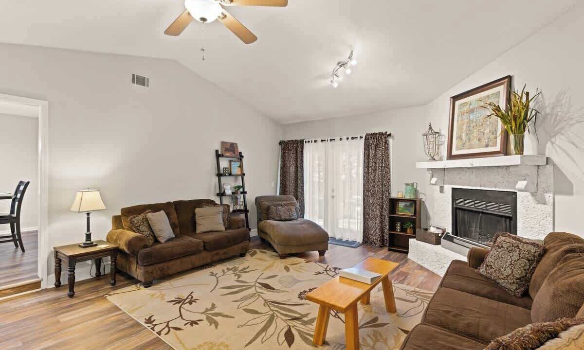 Photo of Livingroom in Country Club Estates