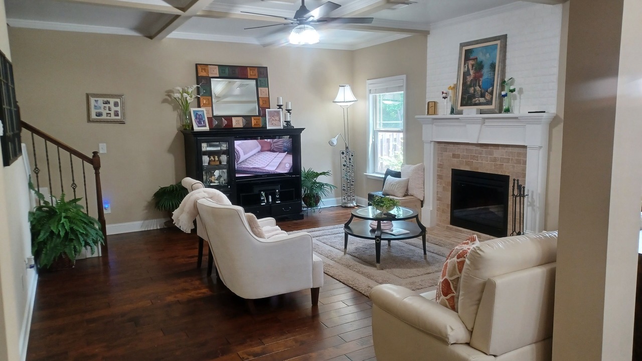 Photo of Livingroom in Canterbury Farms