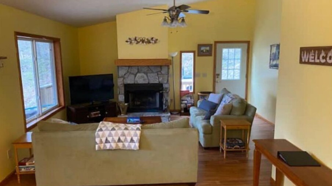 Photo of Livingroom in Maple Springs