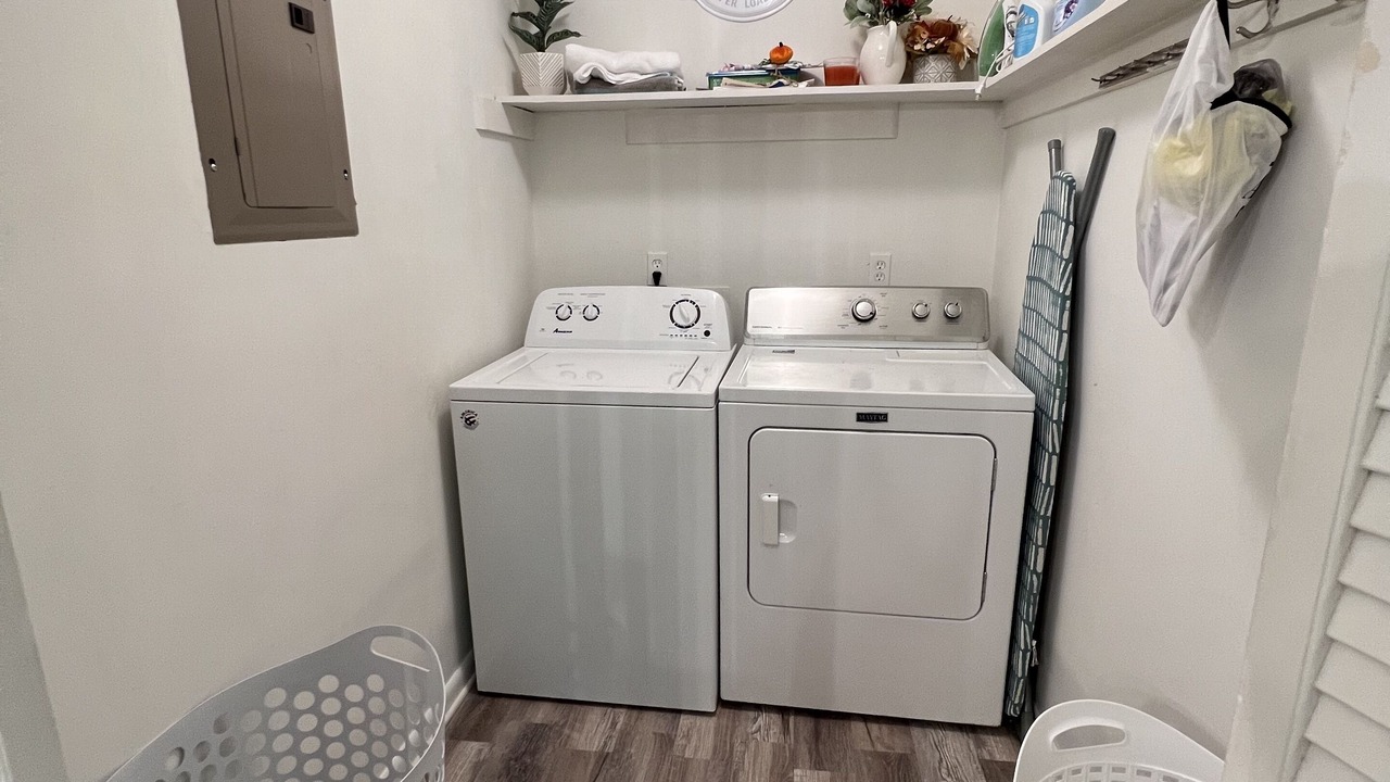 Photo of Bedroom in Country Club Estates