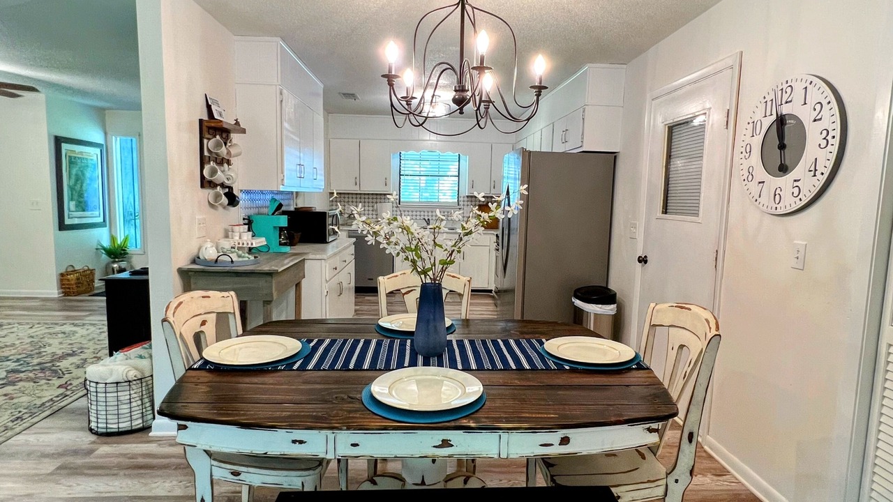 Photo of Livingroom in Country Club Estates