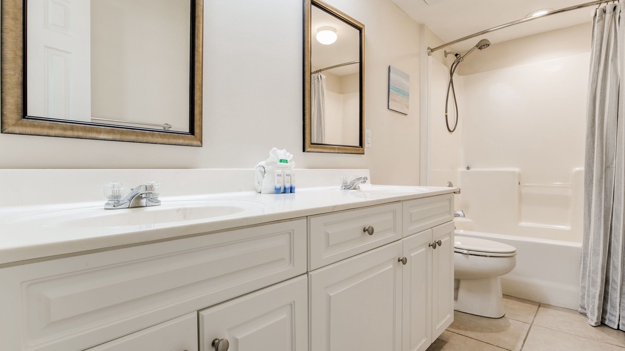 Photo of Bathroom in Orange Beach East