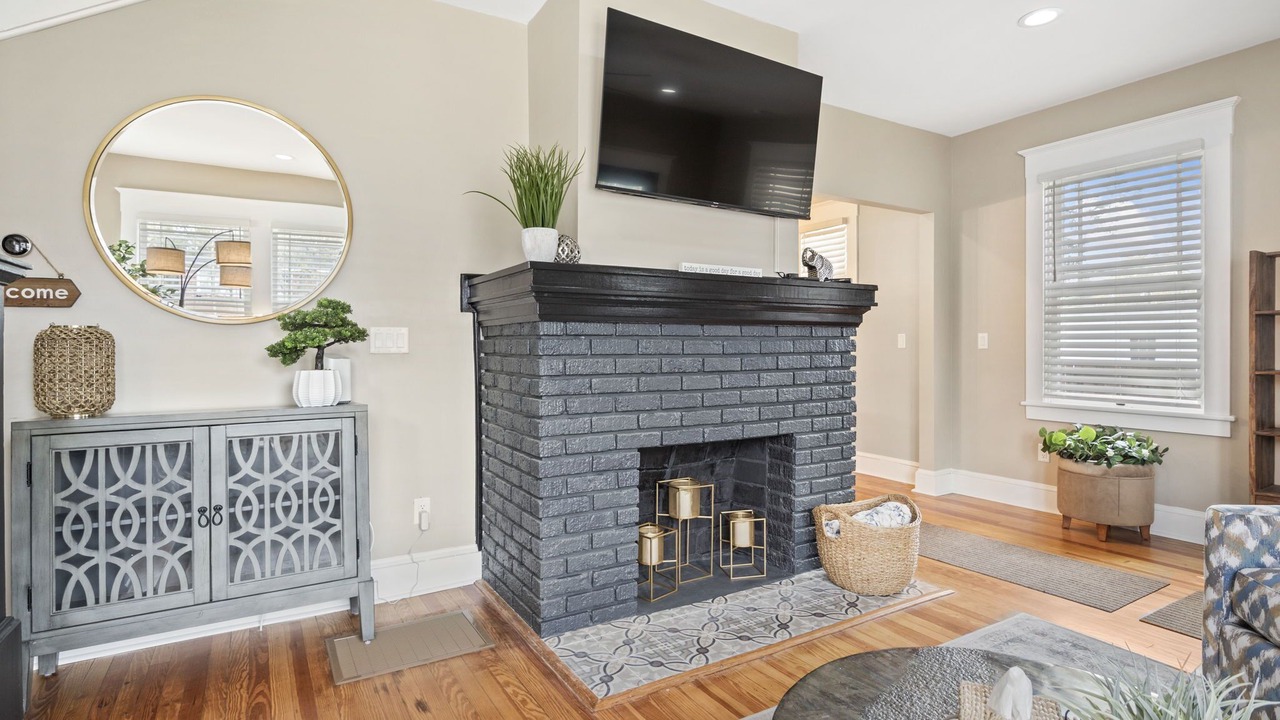 Photo of Livingroom in Five Points