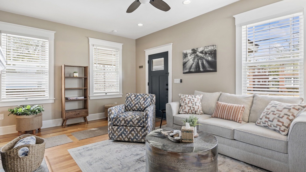 Photo of Livingroom in Five Points