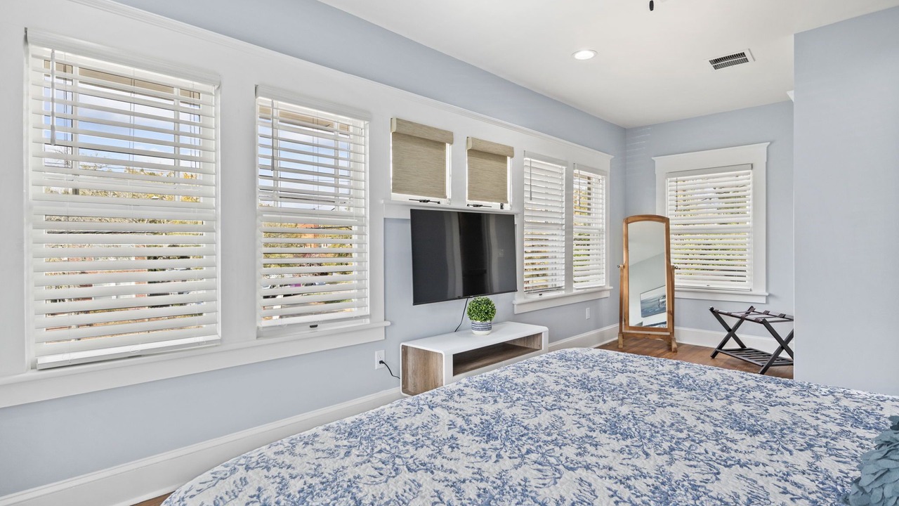 Photo of Bedroom in Five Points