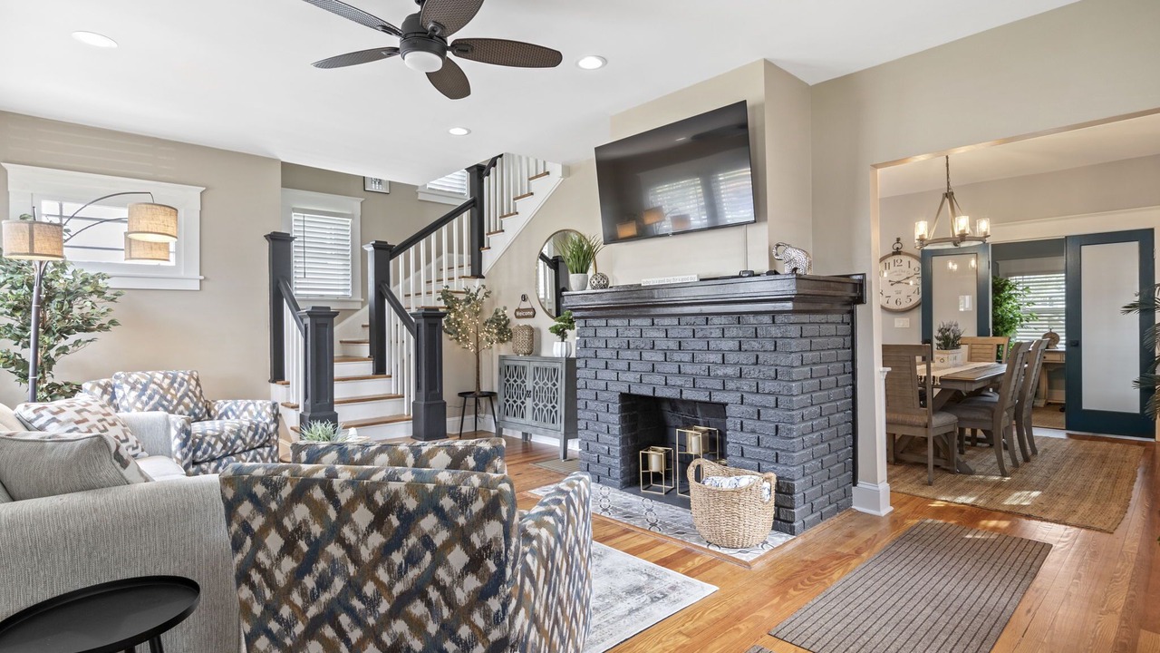 Photo of Livingroom in Five Points