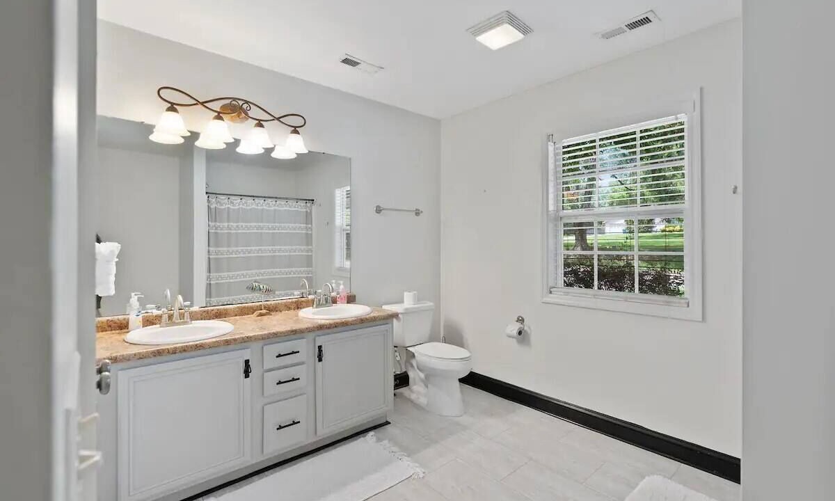 Photo of Bathroom in Guntersville