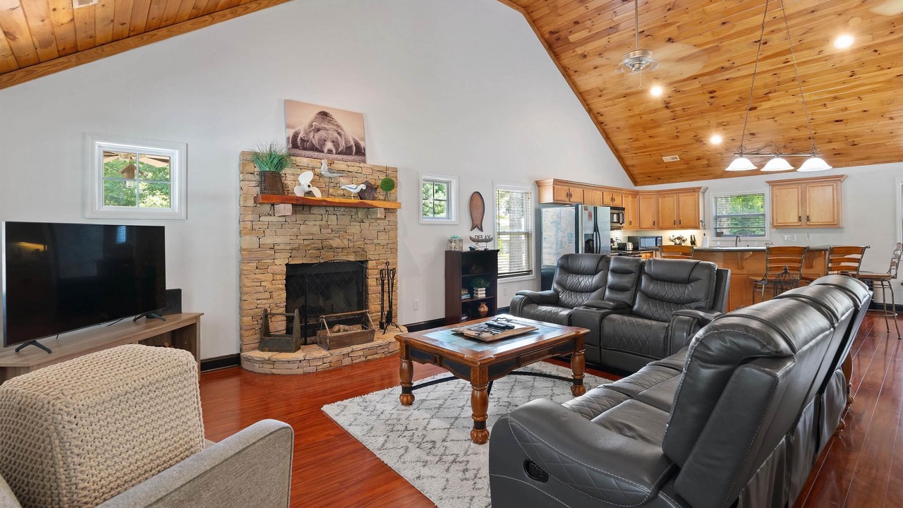 Photo of Livingroom in Guntersville