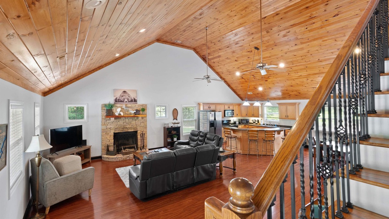 Photo of Livingroom in Guntersville