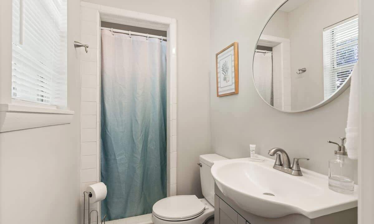 Photo of Bathroom in Dock Junction