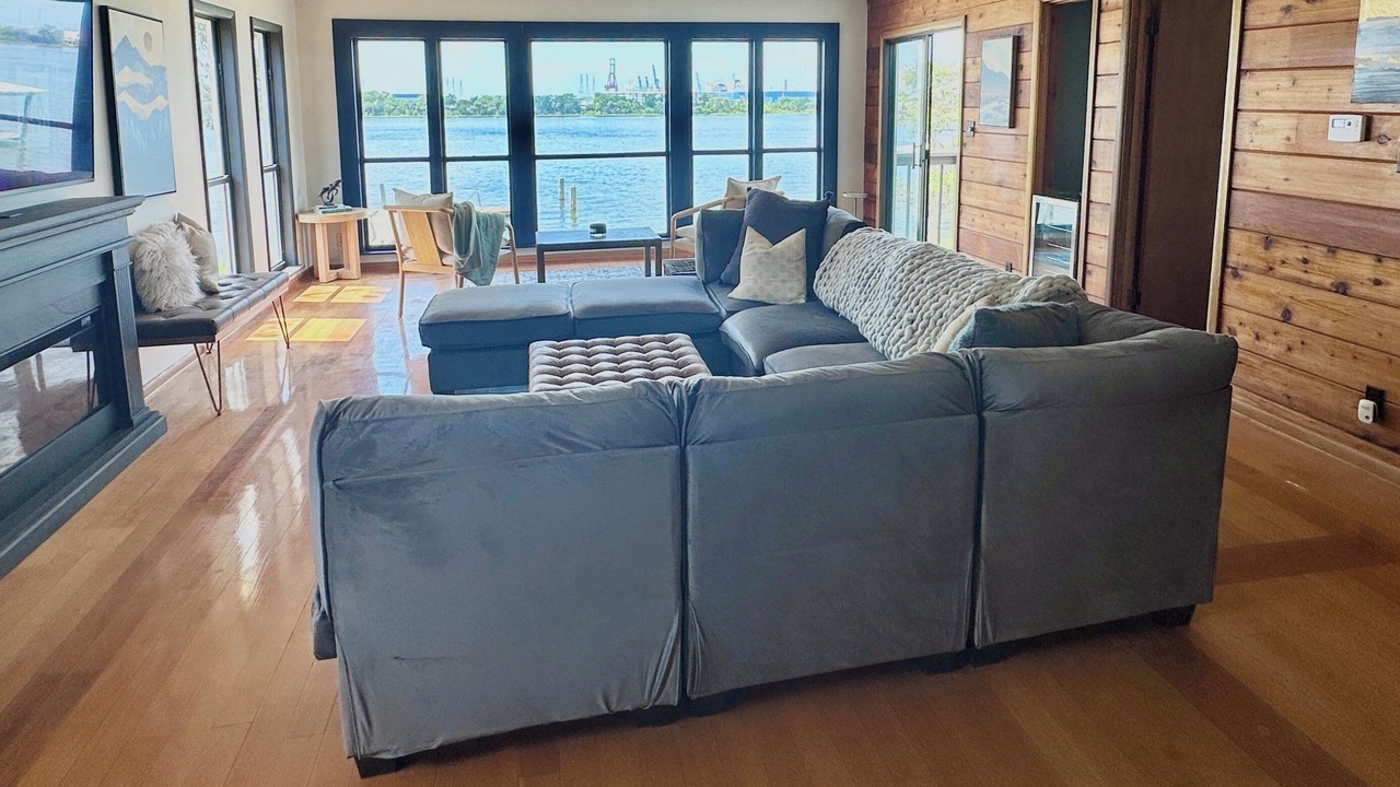 Photo of Livingroom in Brown Island