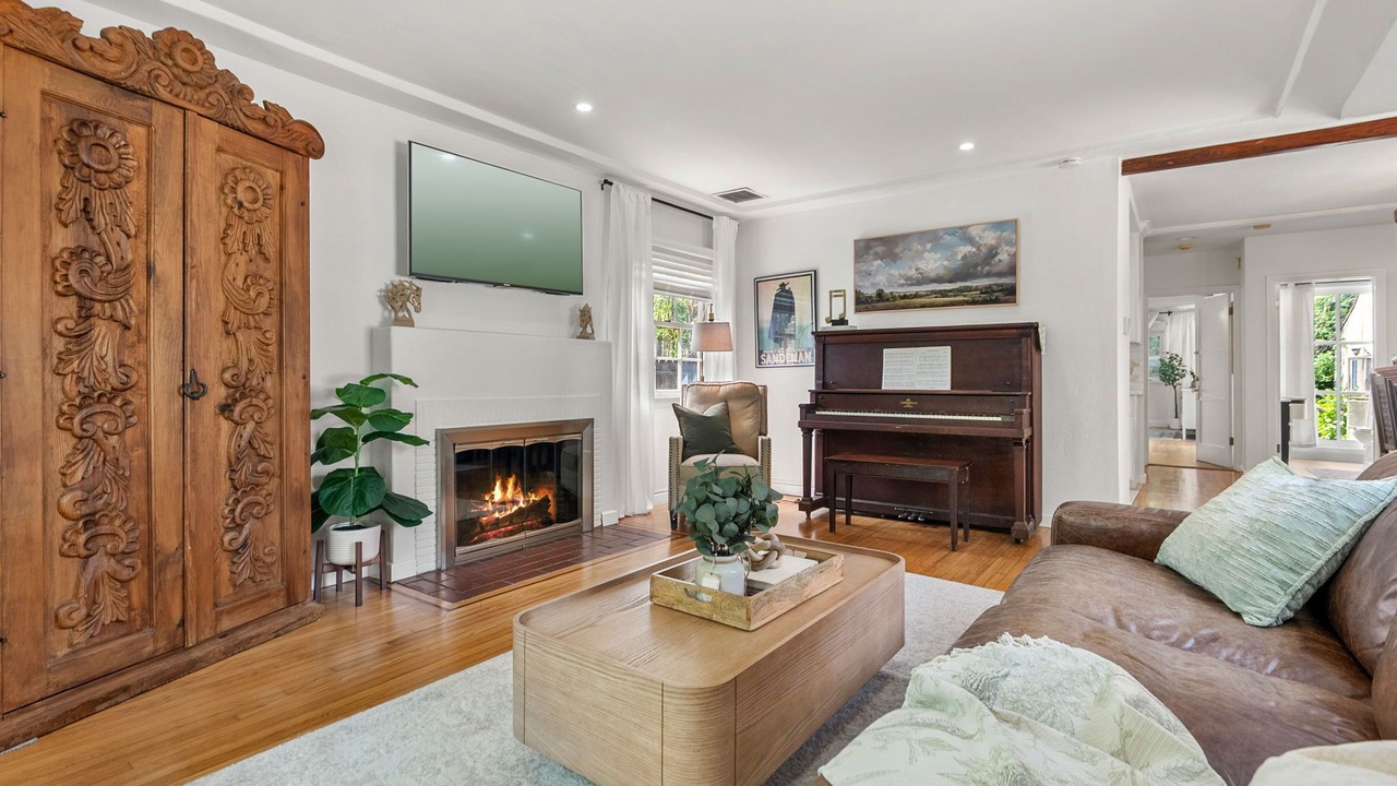 Photo of Livingroom in West Los Angeles