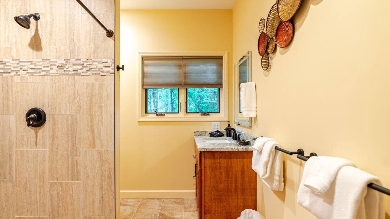Photo of Bathroom in Marshall
