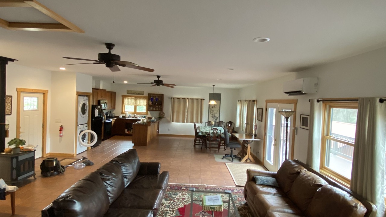 Photo of Livingroom in Mars Hill