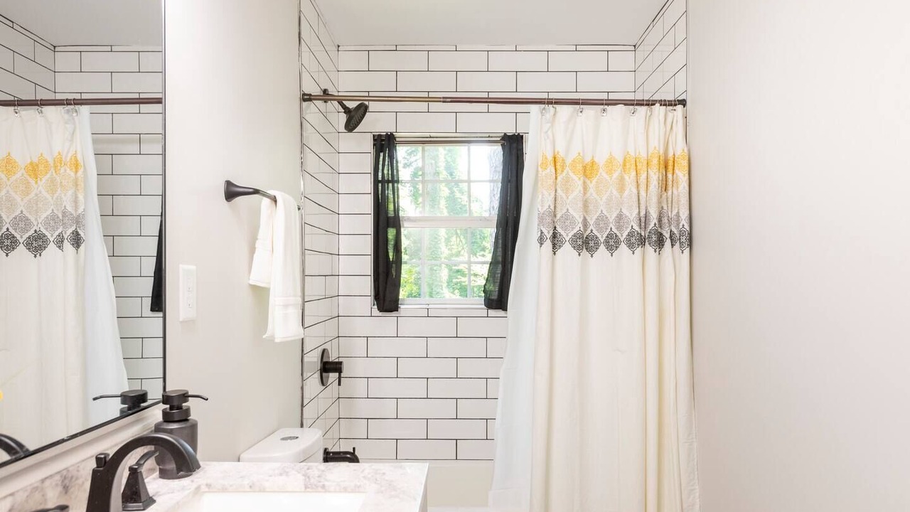 Photo of Bathroom in Jefferson Park