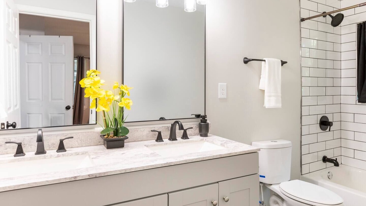 Photo of Bathroom in Jefferson Park