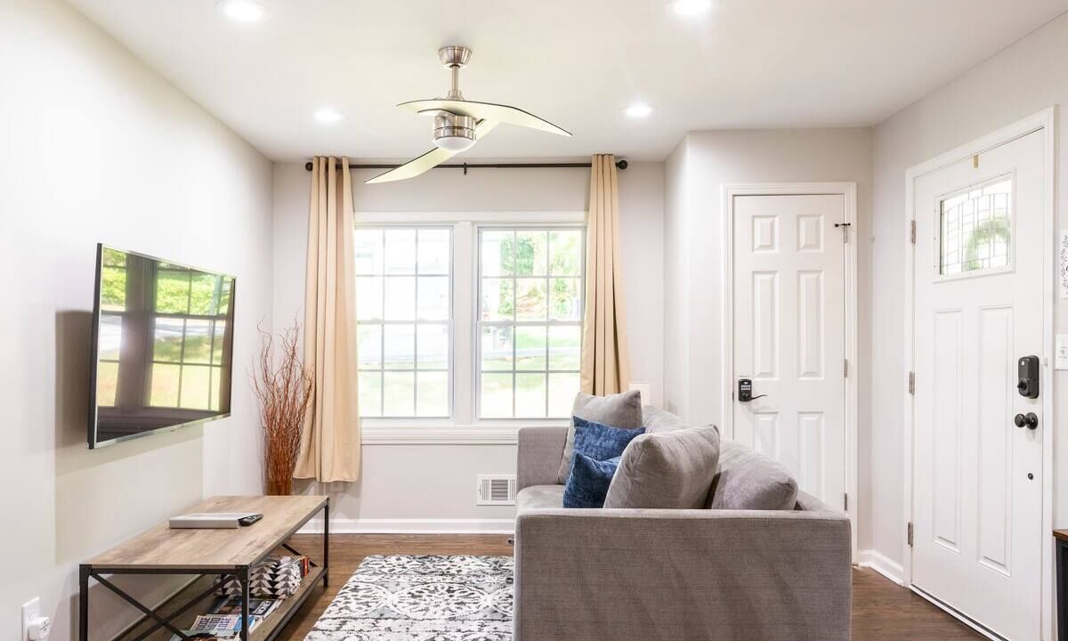 Photo of Bedroom in Jefferson Park