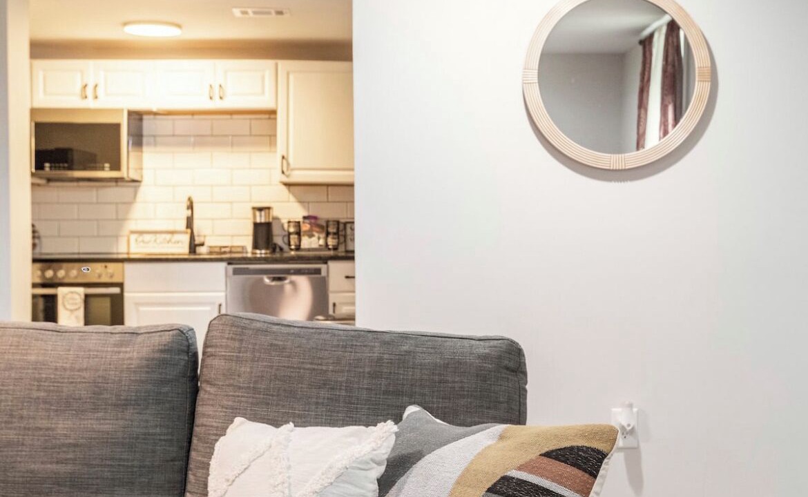Photo of Livingroom in Jefferson Park