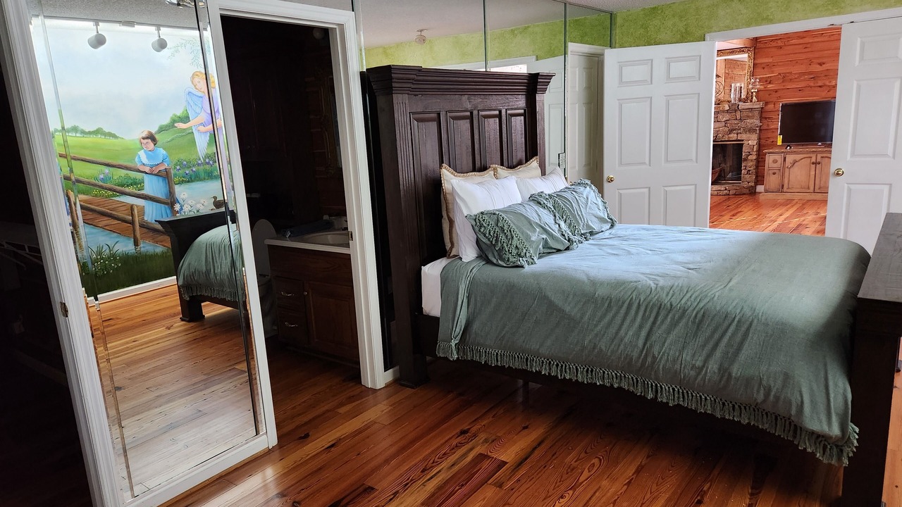 Photo of Bedroom in Guntersville