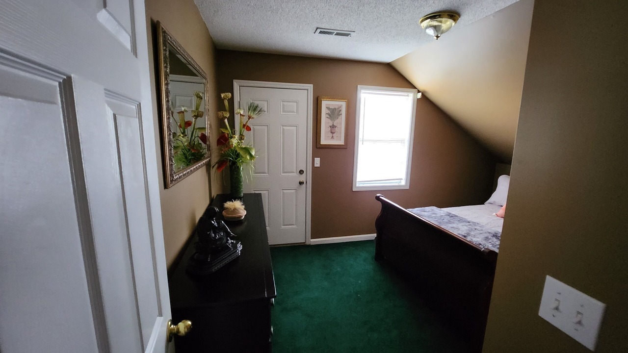 Photo of Bedroom in Guntersville