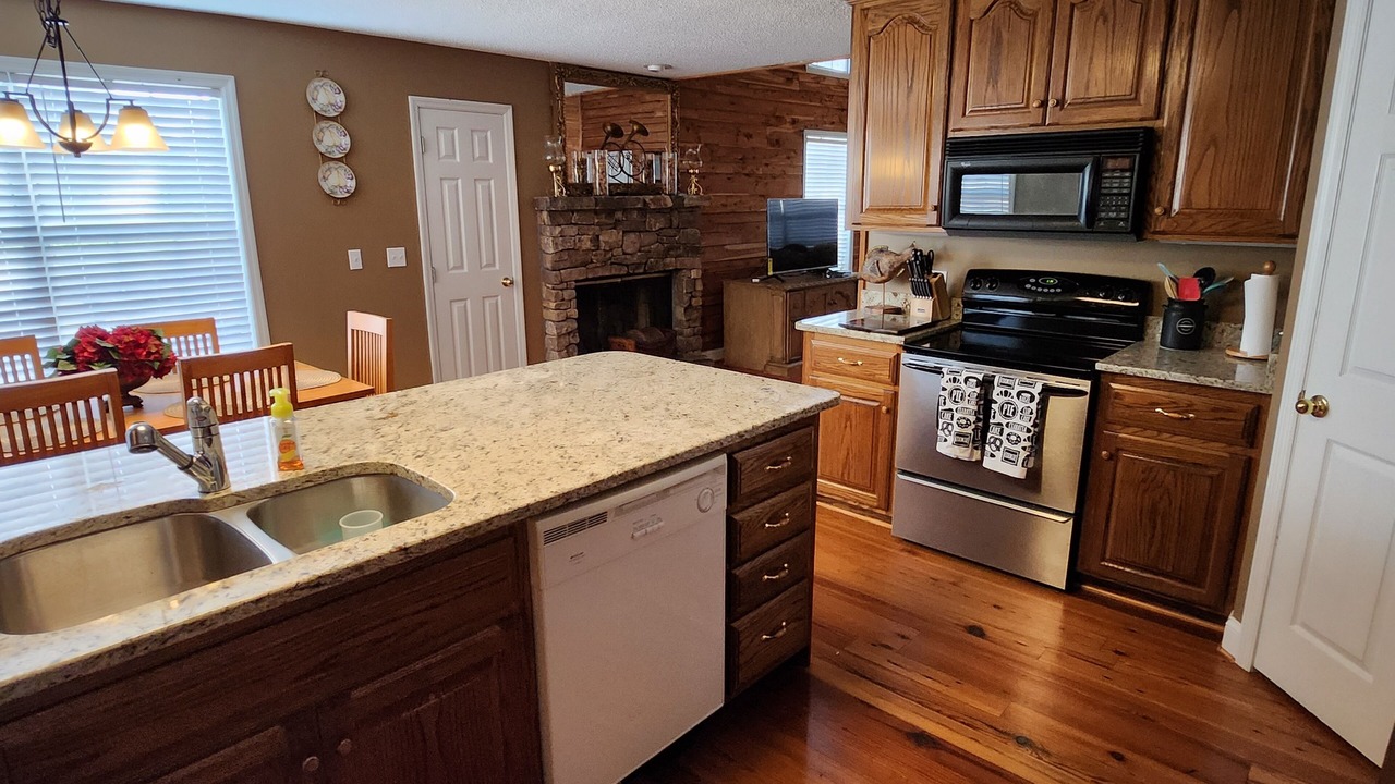 Photo of Kitchen in Guntersville