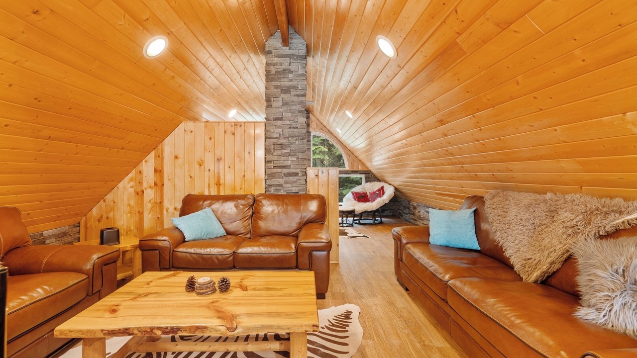 Photo of Livingroom in Snoqualmie Pass