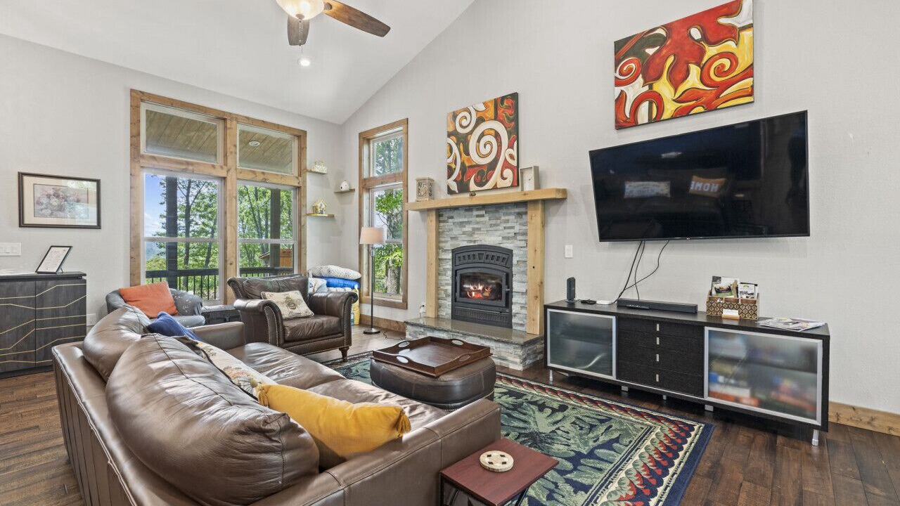 Photo of Livingroom in Waynesville
