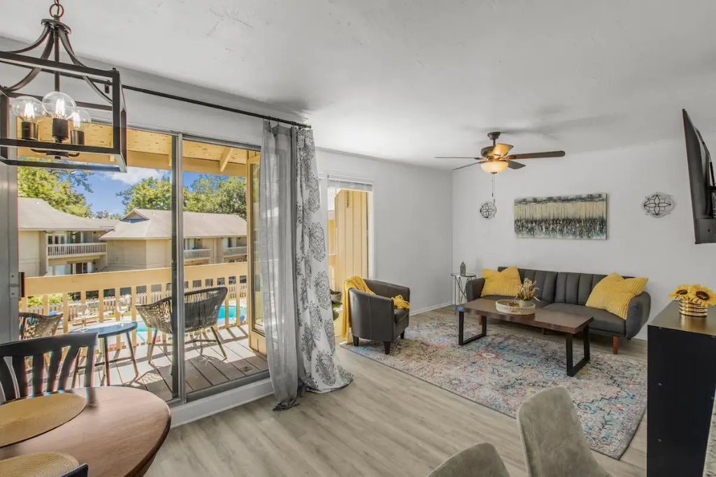 Photo of Livingroom in Daphne