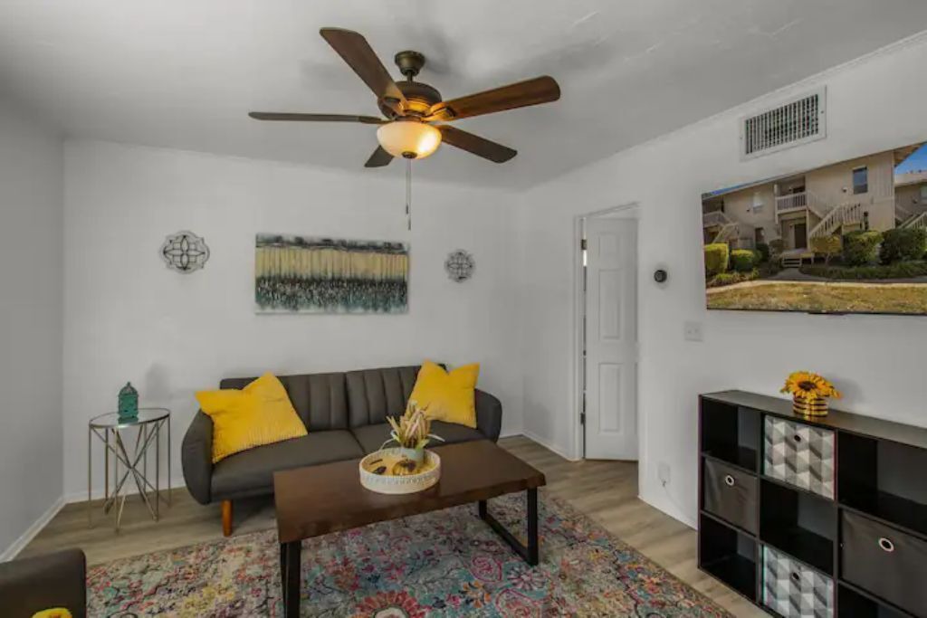 Photo of Livingroom in Daphne