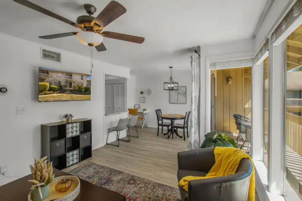 Photo of Livingroom in Daphne