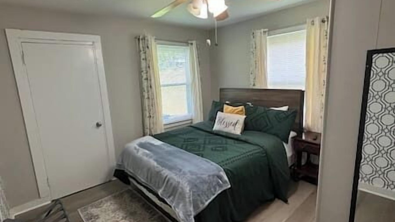 Photo of Bedroom in Kodak