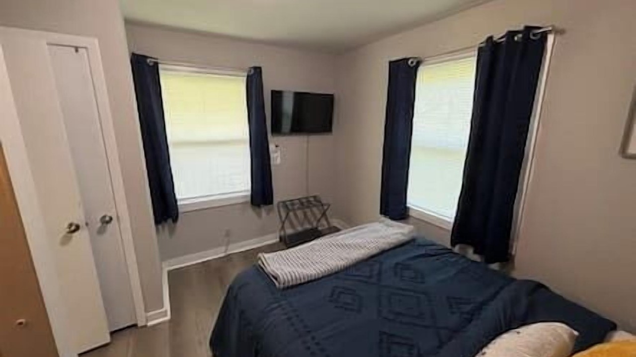 Photo of Bedroom in Kodak