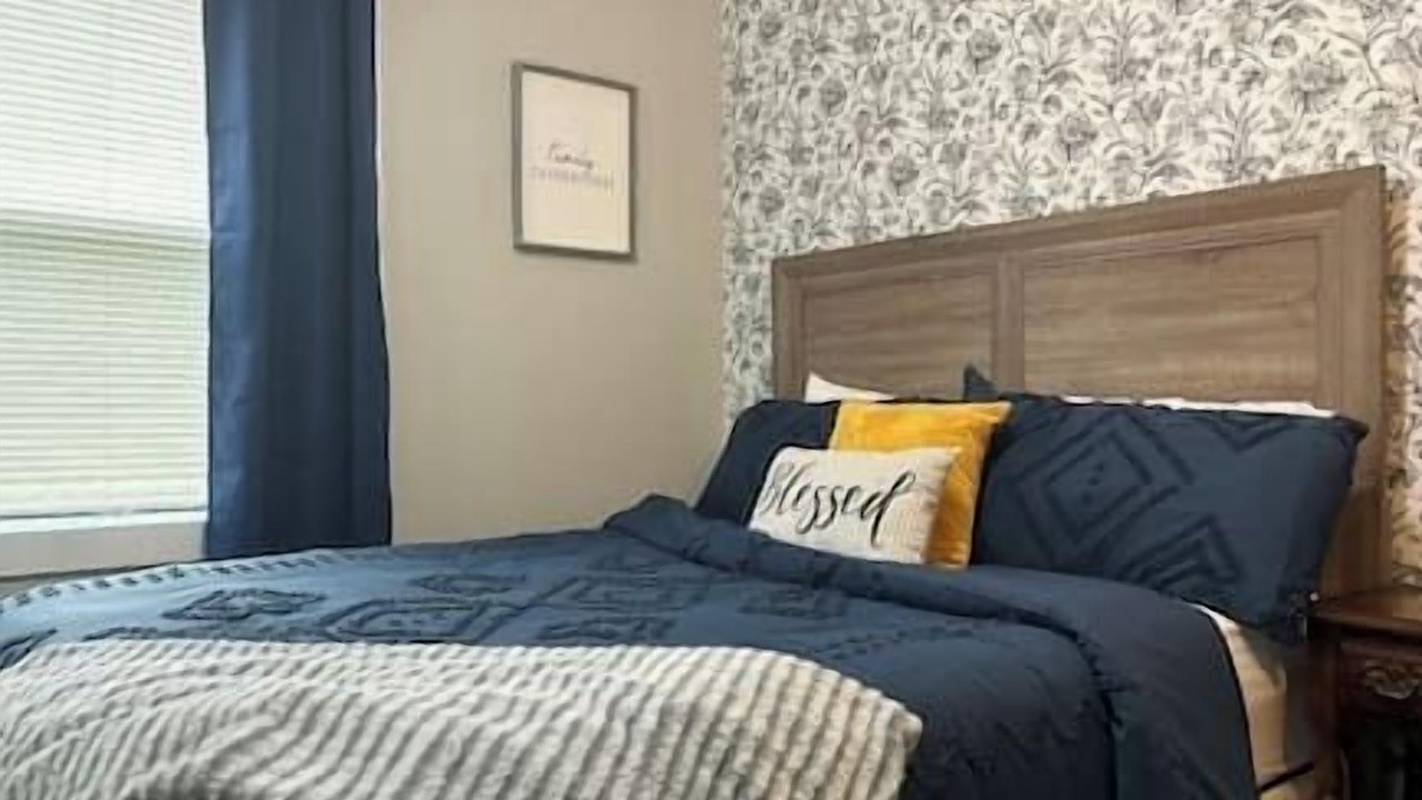 Photo of Bedroom in Kodak