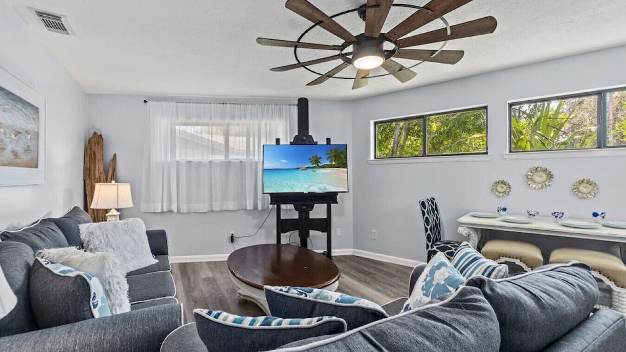 Photo of Bedroom in Riviera Beach