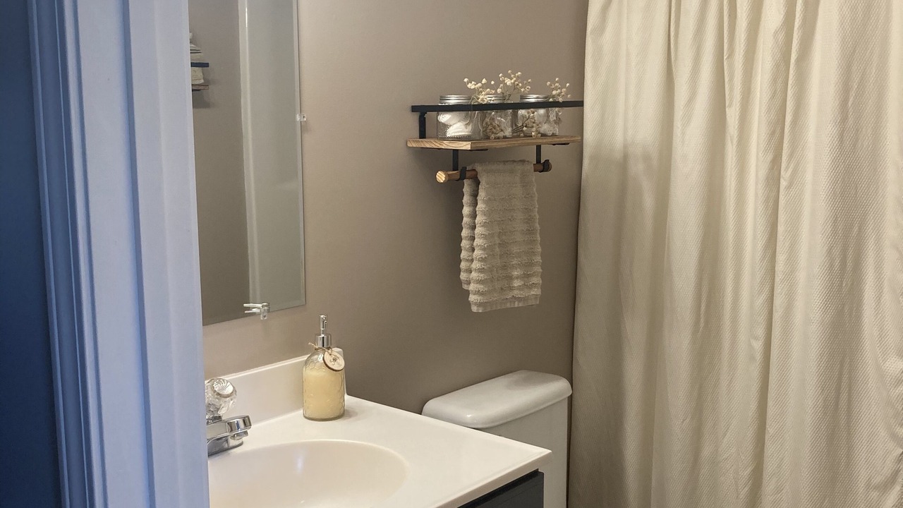 Photo of Bathroom in White Pine