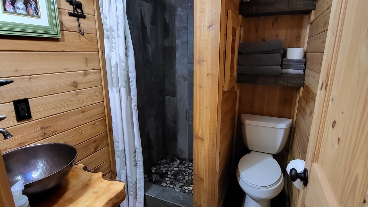Photo of Bathroom in Cataloochee Ranch