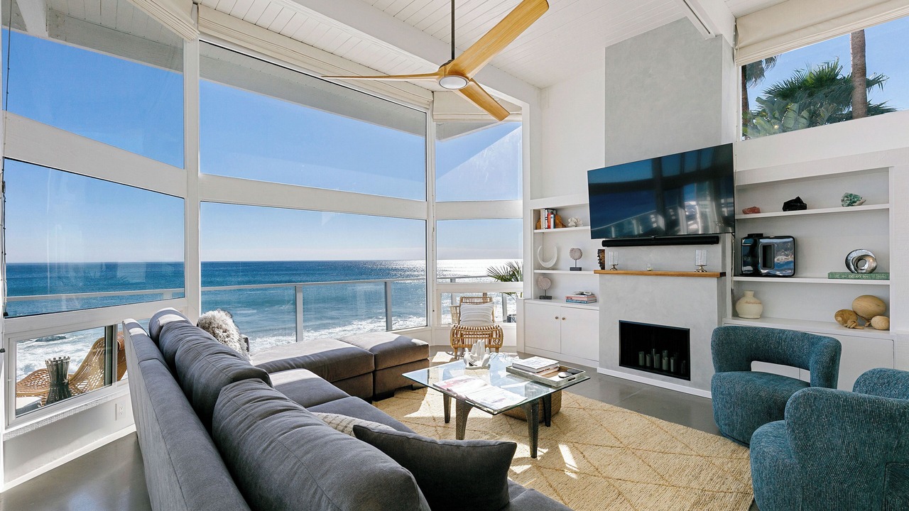 Photo of Livingroom in Eastern Malibu