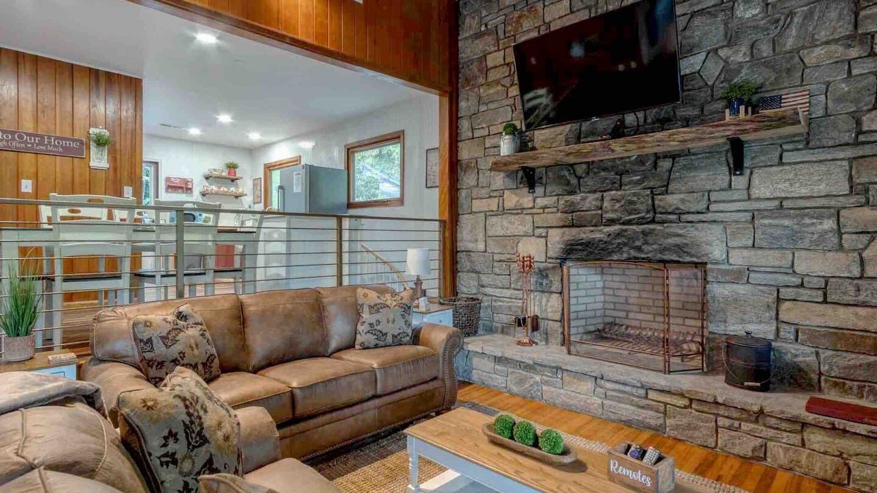 Photo of Livingroom in Maggie Valley