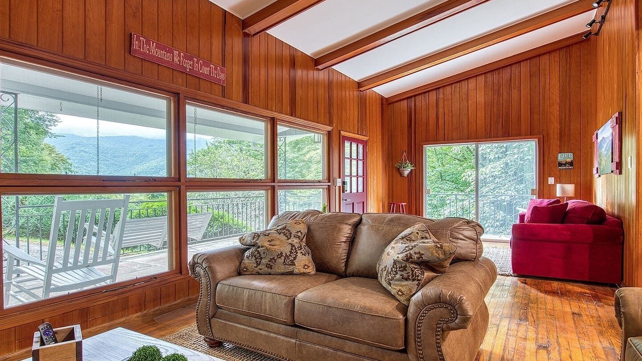 Photo of Livingroom in Maggie Valley