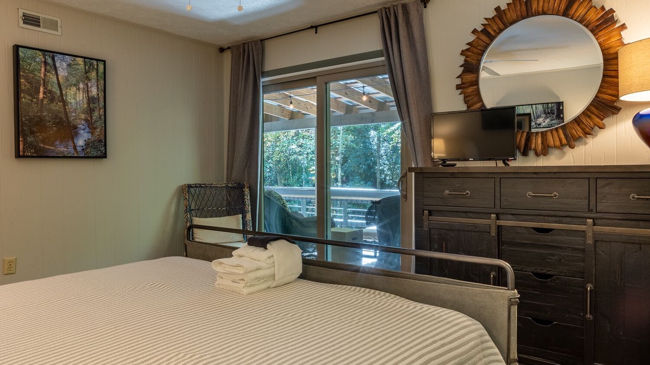 Photo of Bedroom in Lake Toxaway