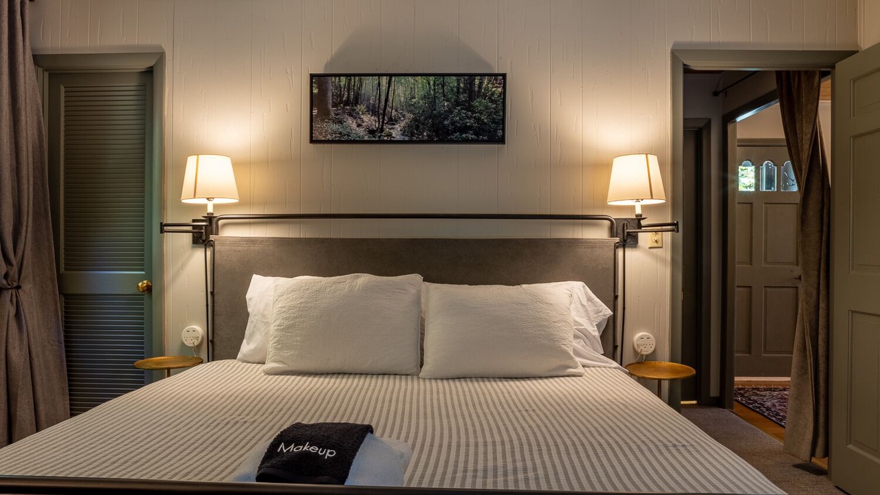 Photo of Bedroom in Lake Toxaway
