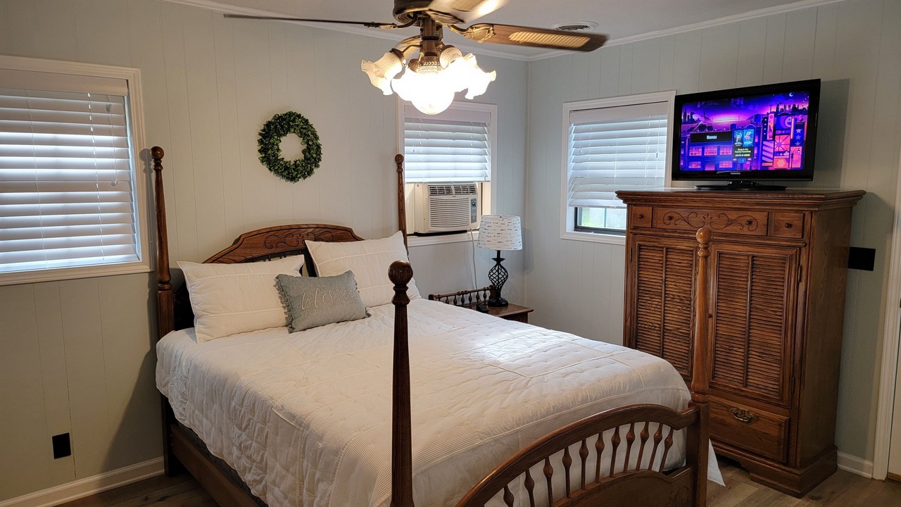 Photo of Bedroom in Guntersville