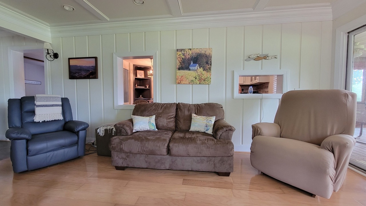 Photo of Livingroom in Guntersville