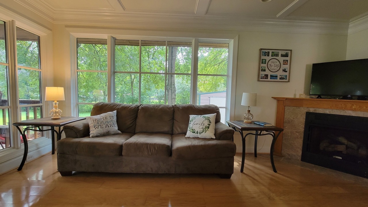Photo of Livingroom in Guntersville