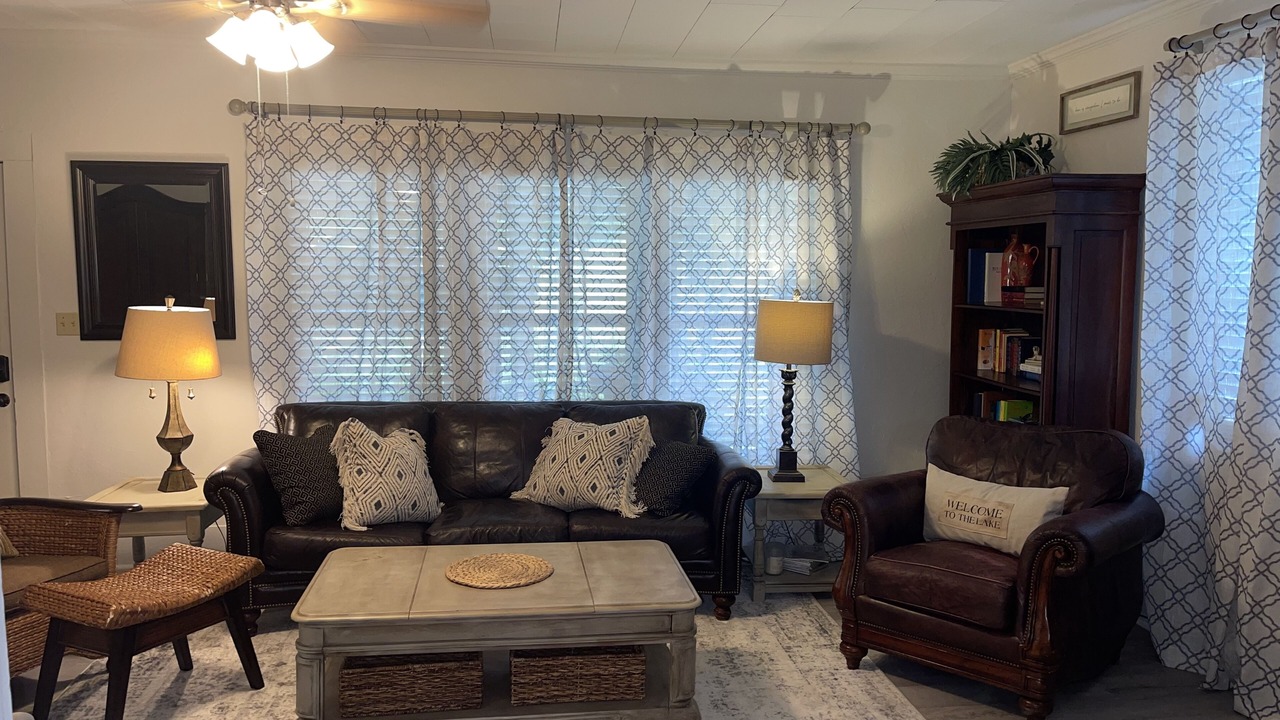 Photo of Livingroom in Guntersville
