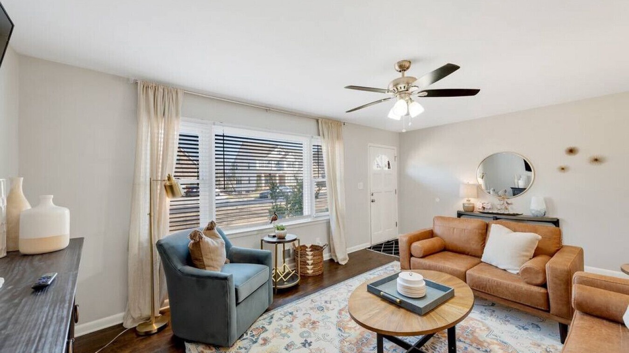 Photo of Livingroom in Addison Heights
