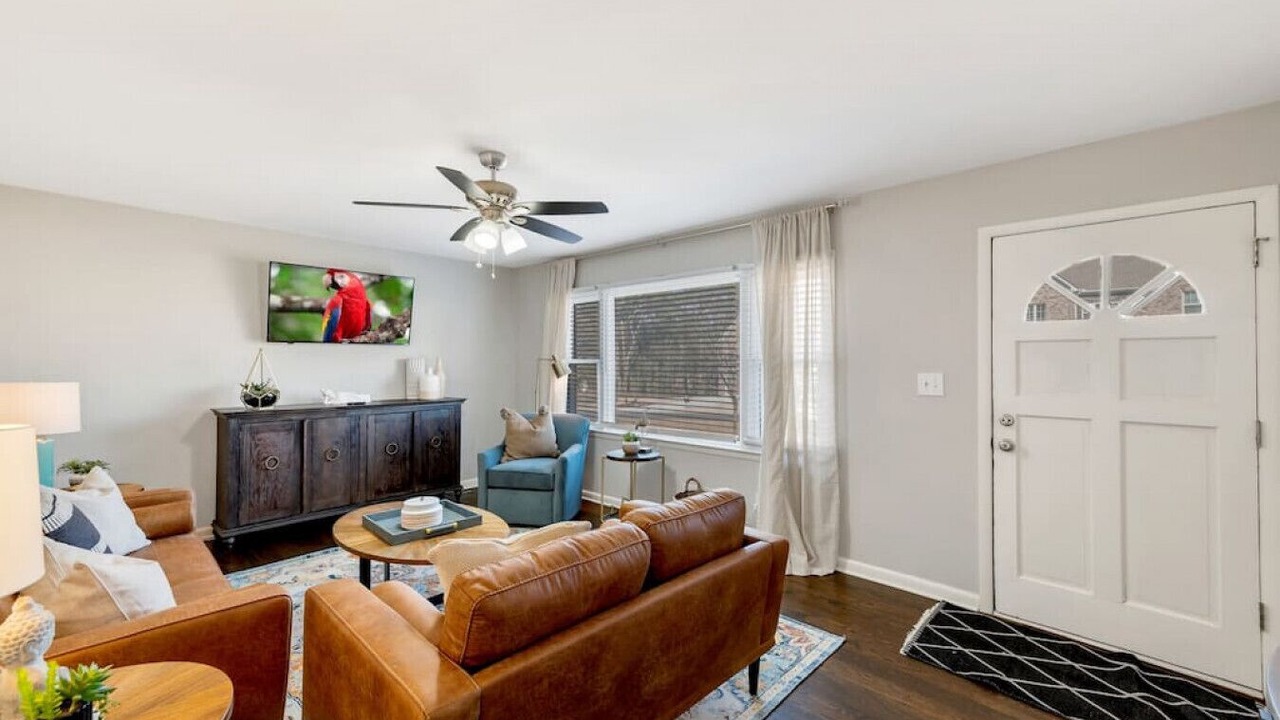 Photo of Livingroom in Addison Heights