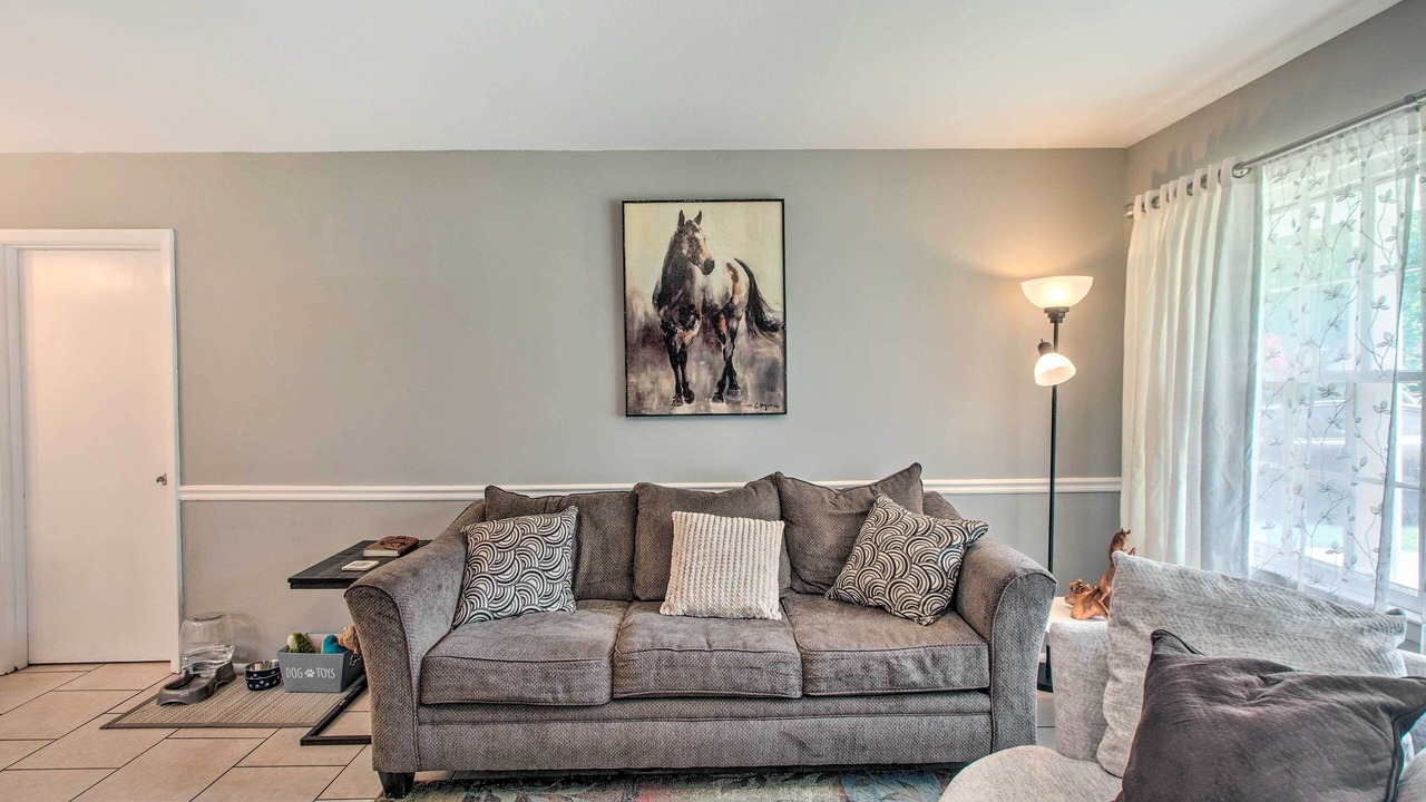 Photo of Livingroom in Country Club Estates