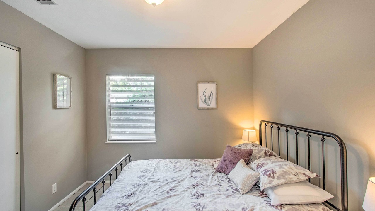Photo of Bedroom in Country Club Estates